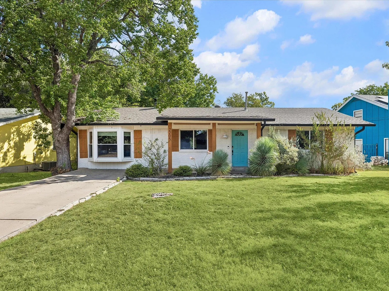 3 bed, 1.5 bath, 1274 sqft, $2,500 — Photo 1
