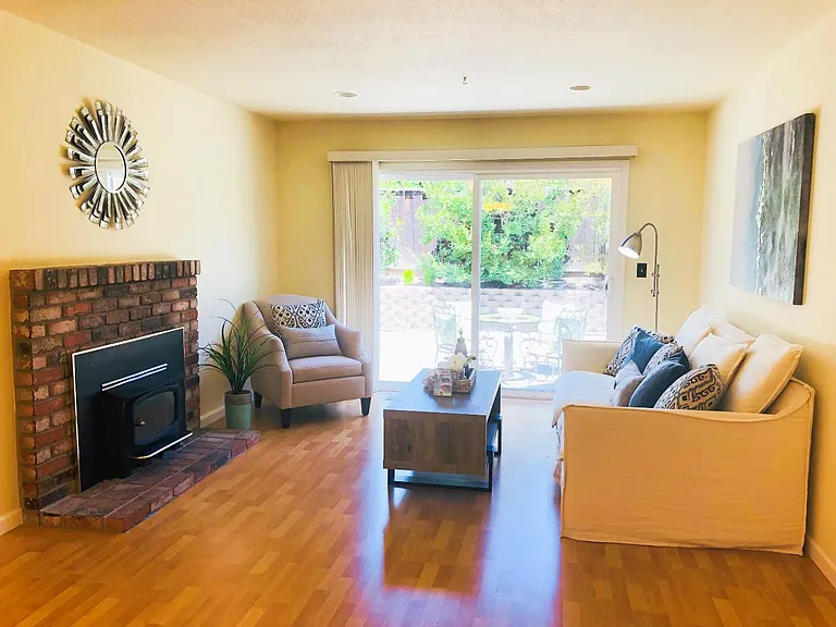 1152 Adams Dr — Photo 4