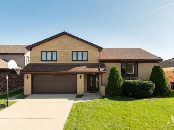735 Yorkshire Ln, Des Plaines, IL 60016