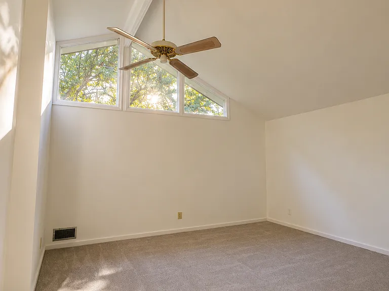 1690 Manhasset Pl — Photo 17