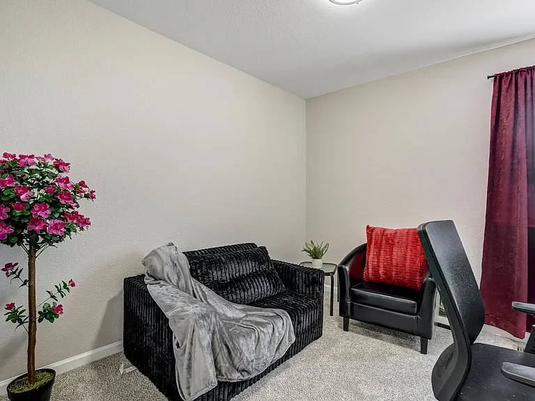 985 Apollo Ct — Photo 28
