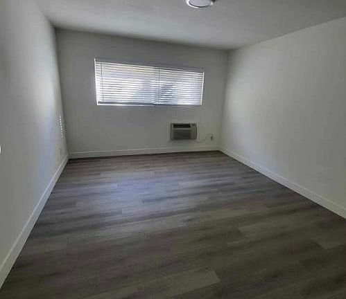 3rd image of 4949 Tyrone Ave #7B