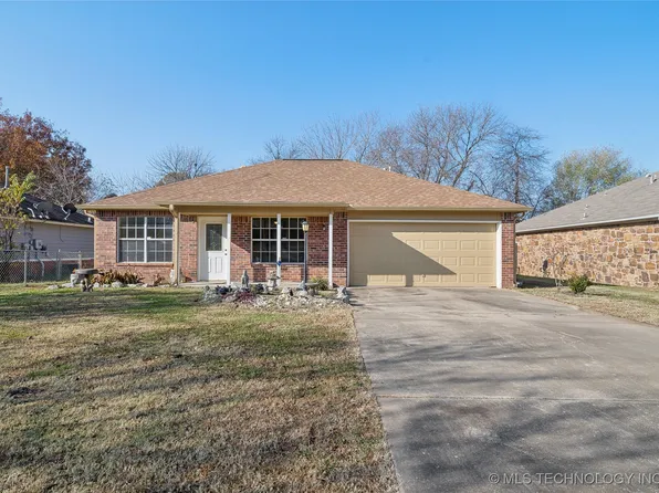 824 N Division St, Coweta, OK 74429