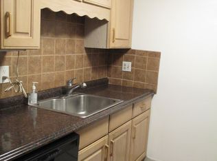135 Grove St APT 135, Rockland, MA 02370