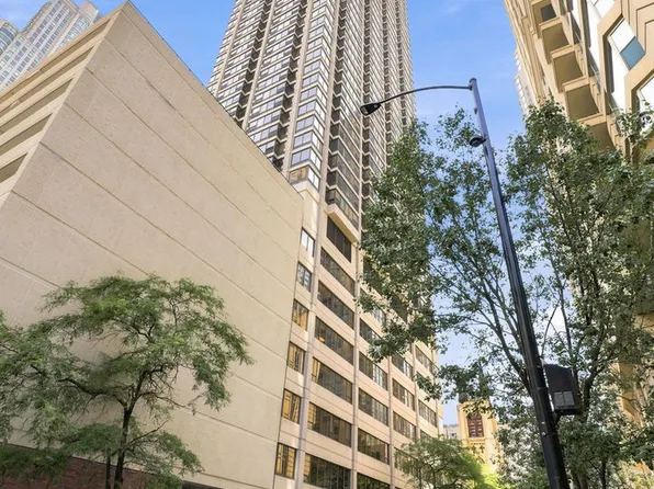 30 E Huron St APT 2007, Chicago, IL 60611