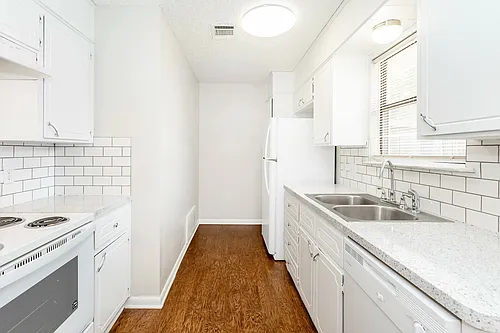 The Hunnington Townhomes Photo 1
