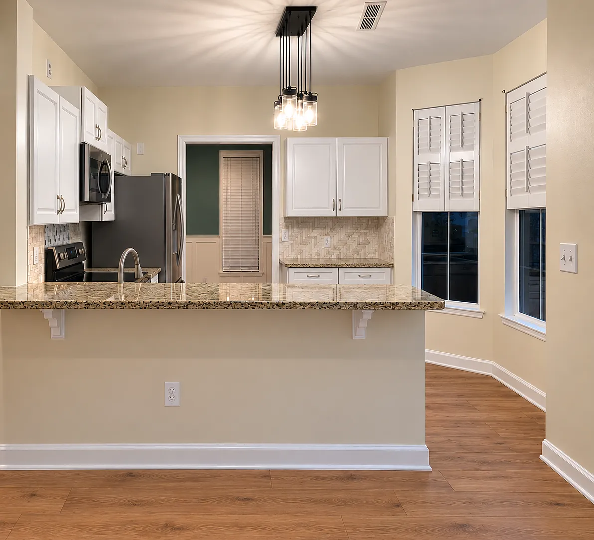 3 bed, 2.5 bath, 2200 sqft, $2,600 — Photo 3