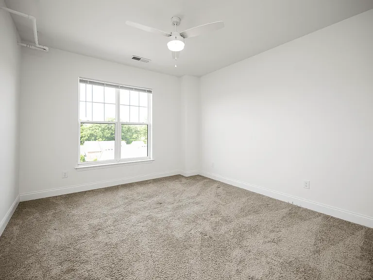 231 Walton Ave #402 — Photo 10