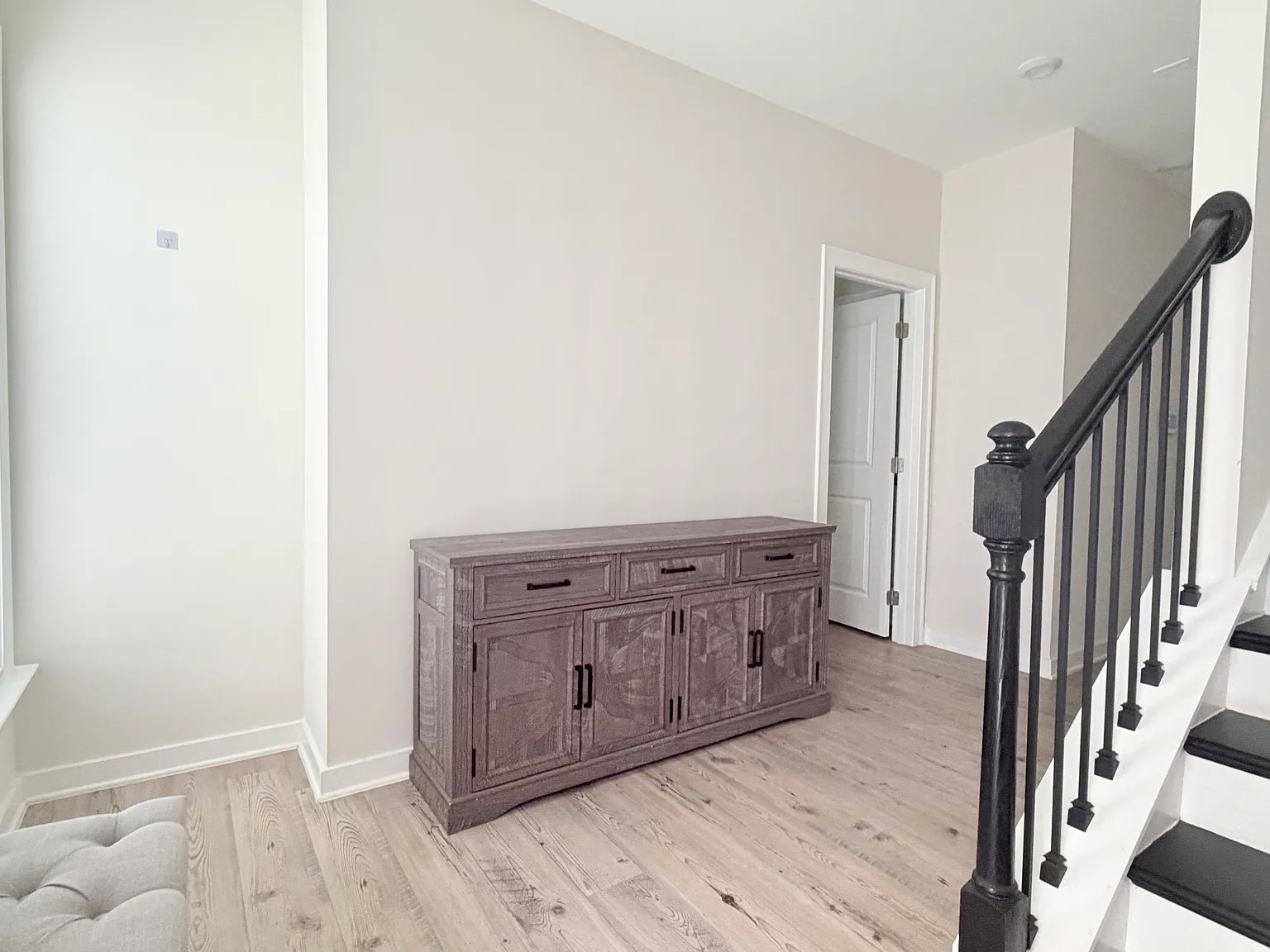 4 bed, 2627 sqft, $4,900 — Photo 3