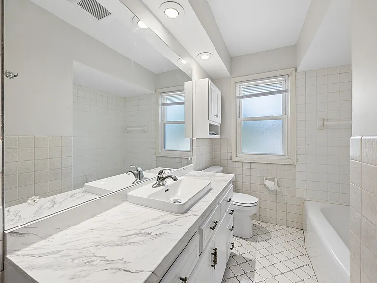 4414 Washington St NE — Photo 11