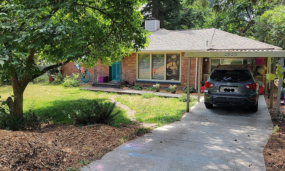 2nd image of 2625 NE 134th St