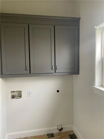 220 Surrey Dr — Photo 11