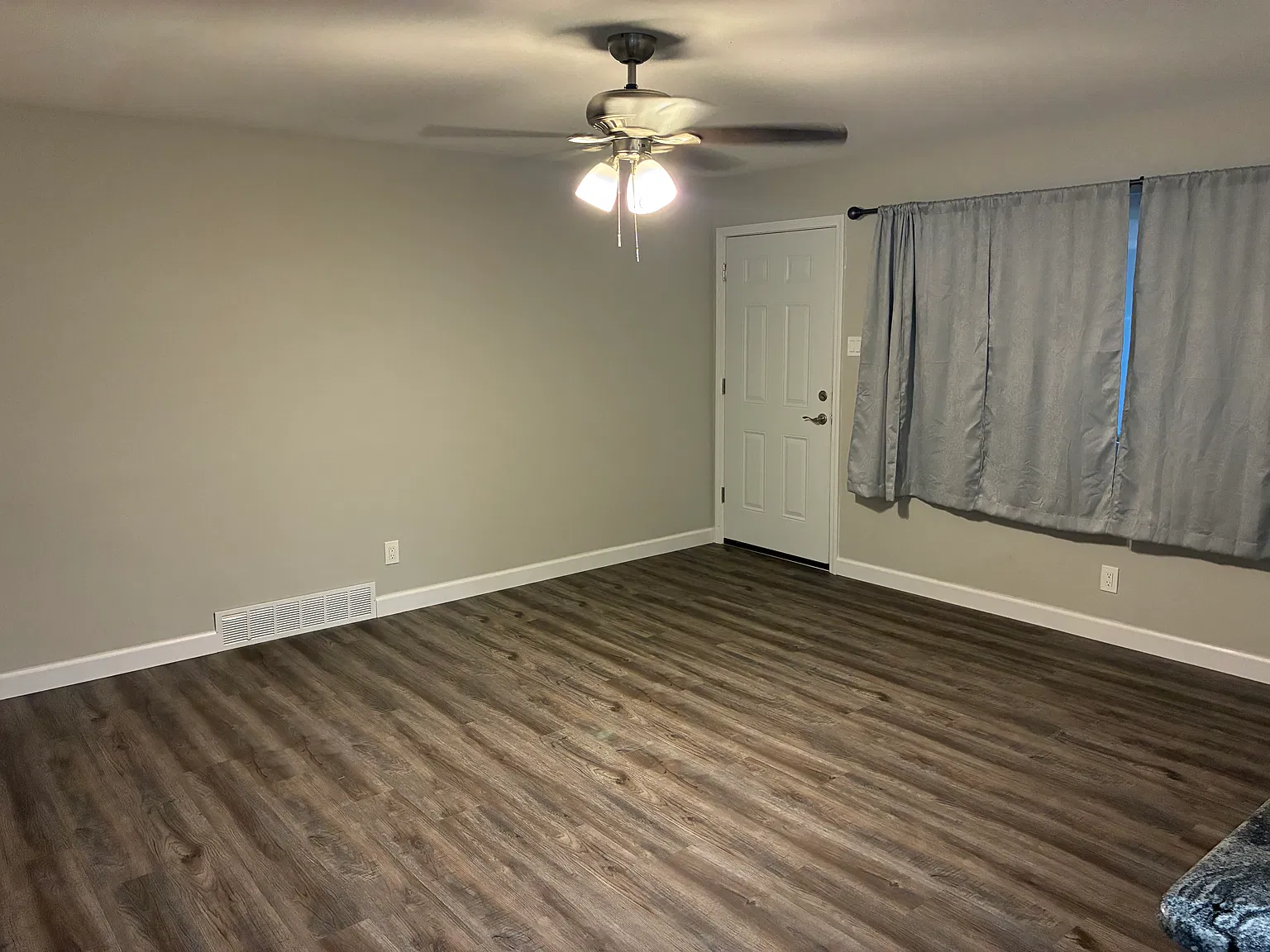 2 bed, 1.5 bath, 1100 sqft, $1,600 — Photo 2