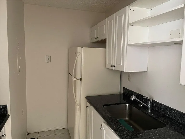 1068 N Benoist Farms Rd #205 — Photo 11