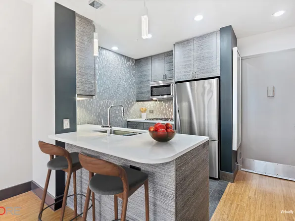 305 West 16th Street image 2 of 13