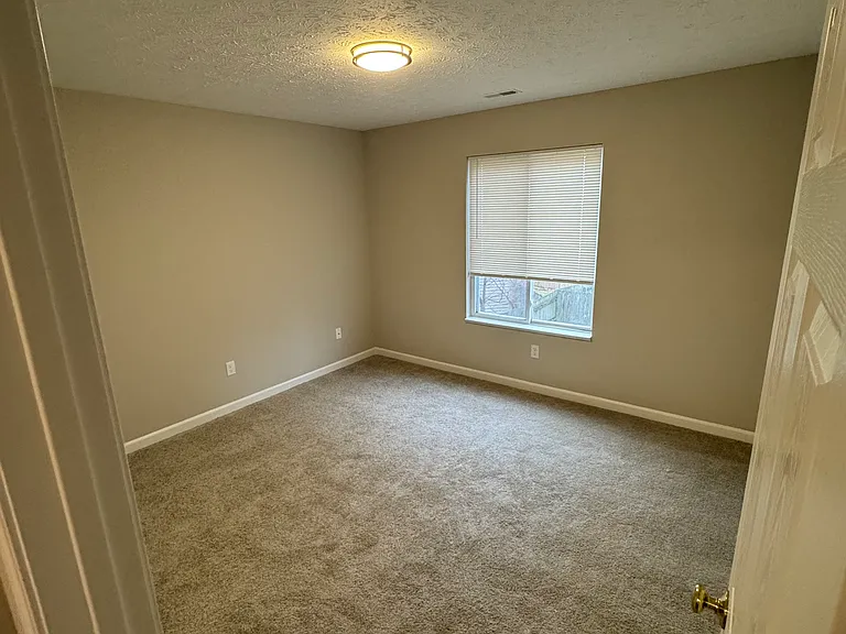 2400 Grand Fir Dr — Photo 10