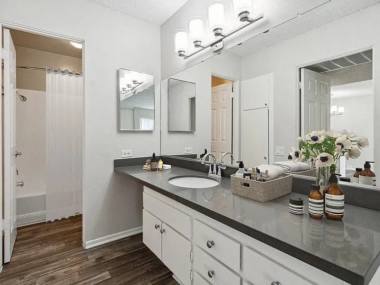 Madison Park — Photo 19