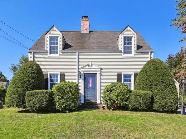 17 Crosshill Road, West Hartford, CT 06107