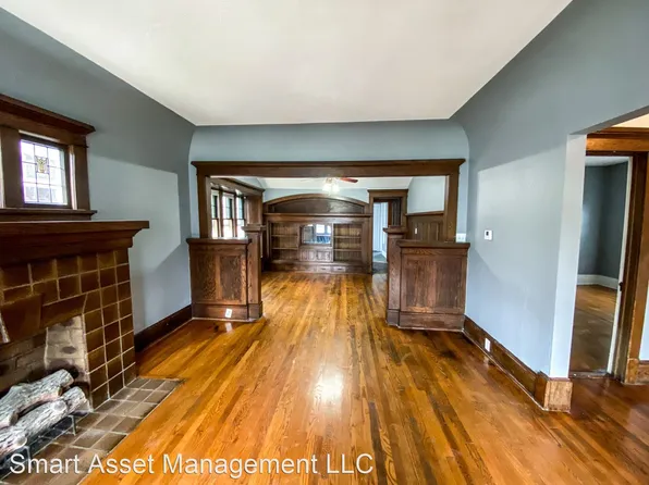 2207 N 48th St, Milwaukee, WI 53208