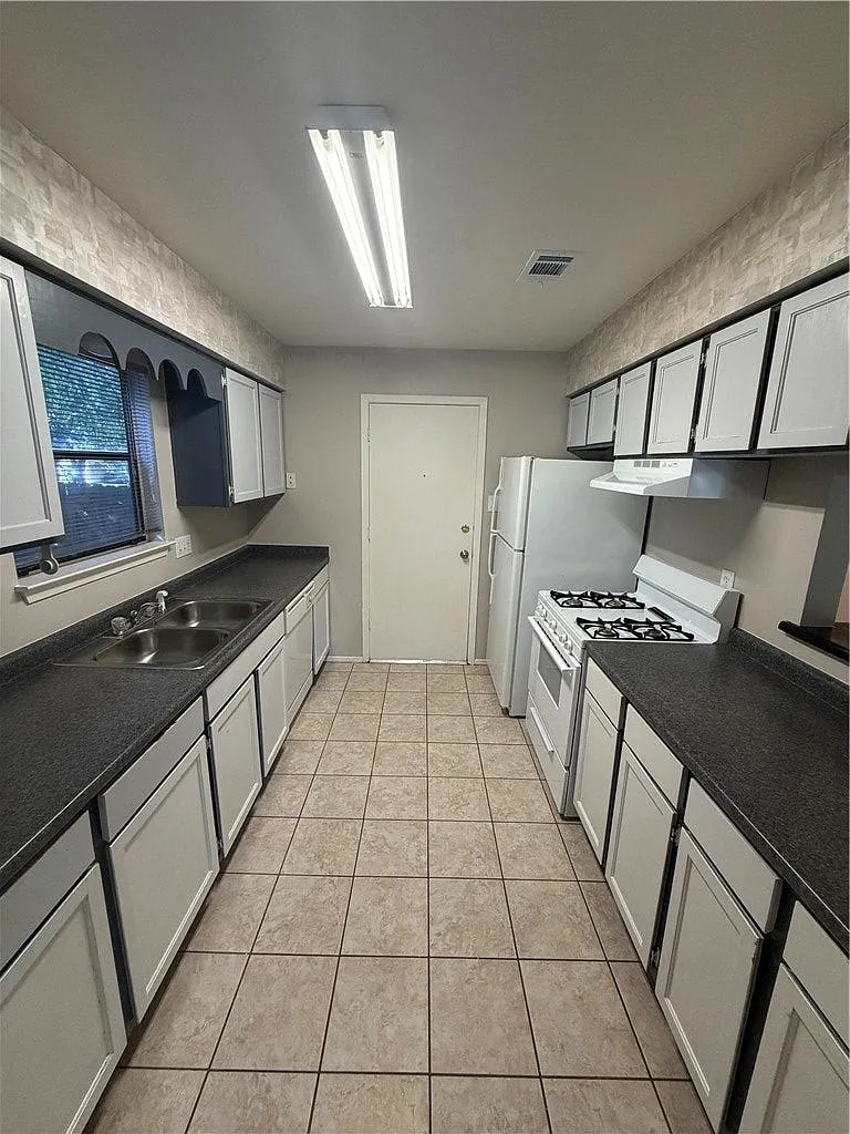 3 bed, 1168 sqft, $1,595 — Photo 4