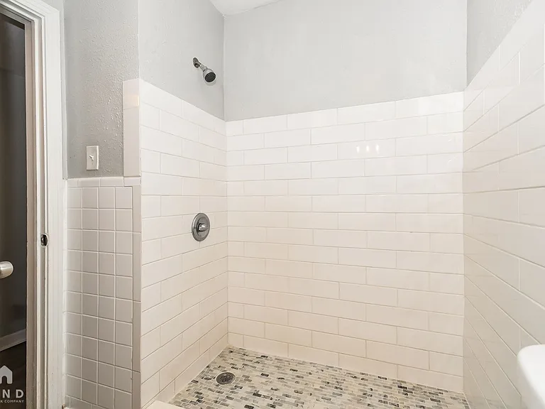 214 N Whitney St — Photo 10