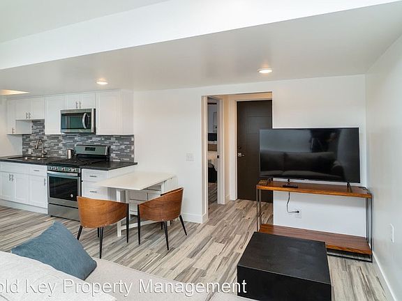 2nd image of 332 20th St #B