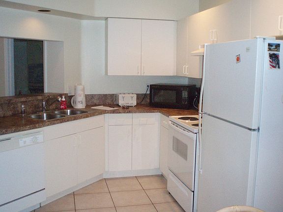 5th image of 18 Desford Ln