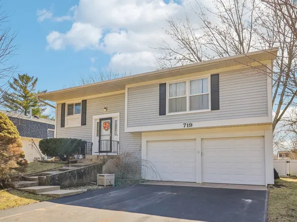 719 Manitou St, Cary, IL 60013