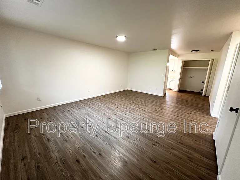 1529 Willis St #6 — Photo 6