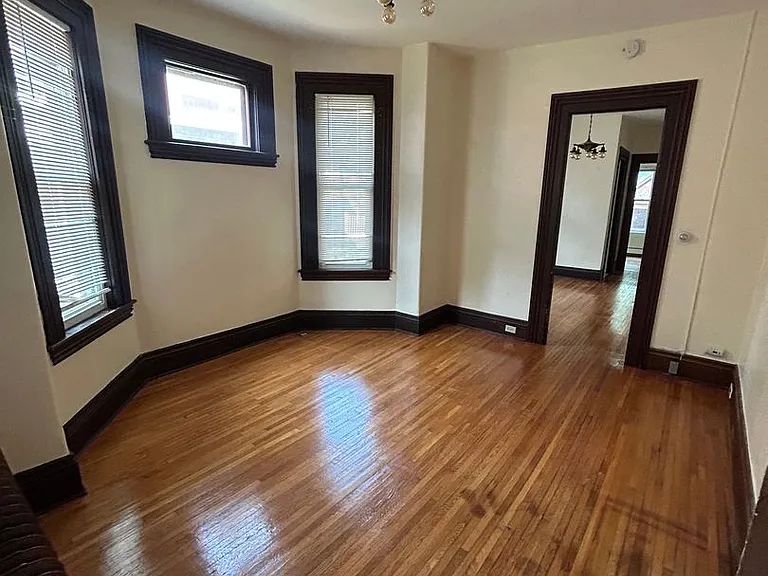 52 Rowley St — Photo 4