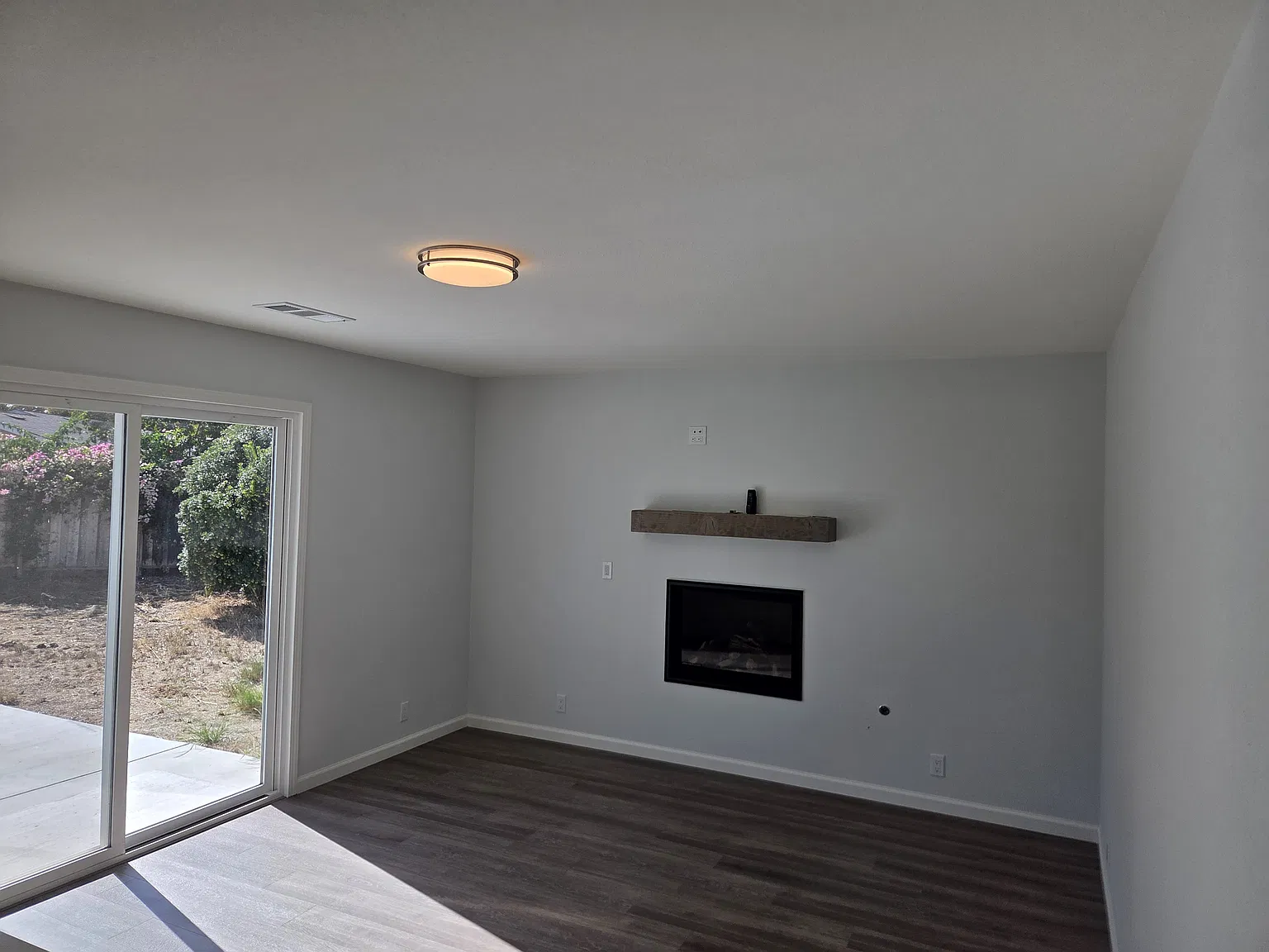 4 bed, 1569 sqft, $4,900 — Photo 3