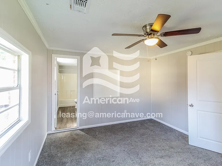 1871776_009_wm_-_main_bedroom_13585798.jpg