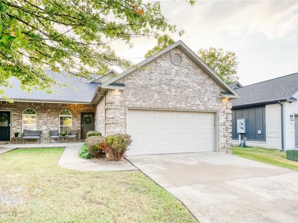 1515/1517 NW Belle Royal Ct, Bentonville, AR 72712