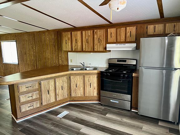 3rd image of 76 Yardner St Lot 12