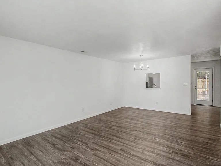 4327 Lacy Cove Ln — Photo 2