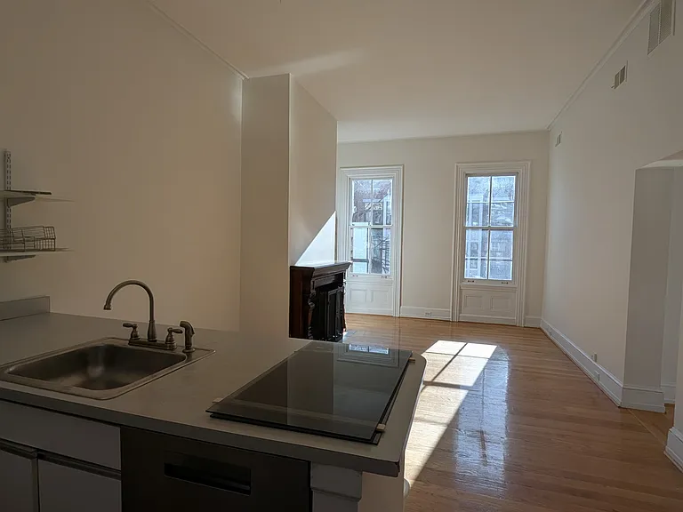 1503 Green St #4 — Photo 11