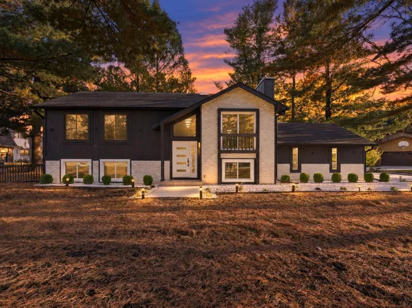 5445 Pine View Dr, Ypsilanti, MI 48197