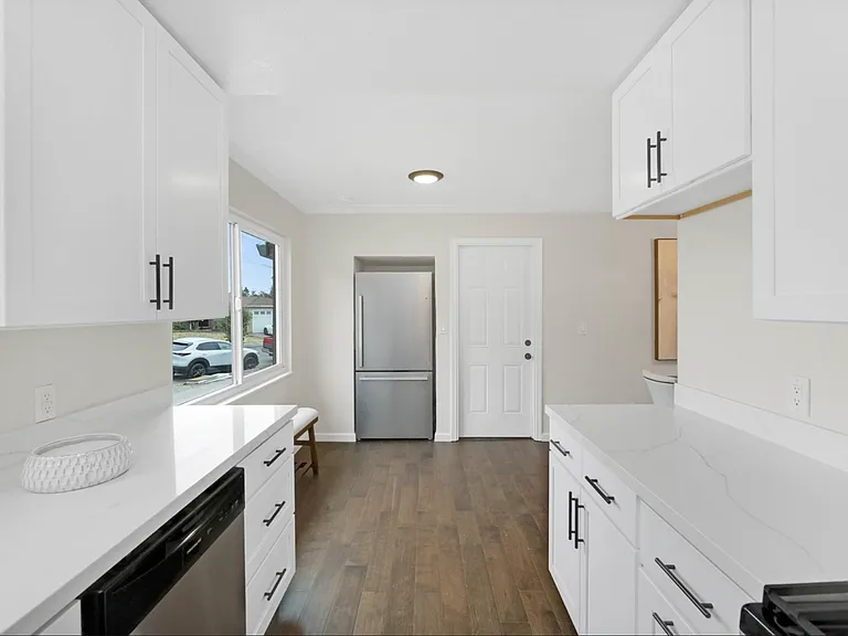 7 Newhall St — Photo 2