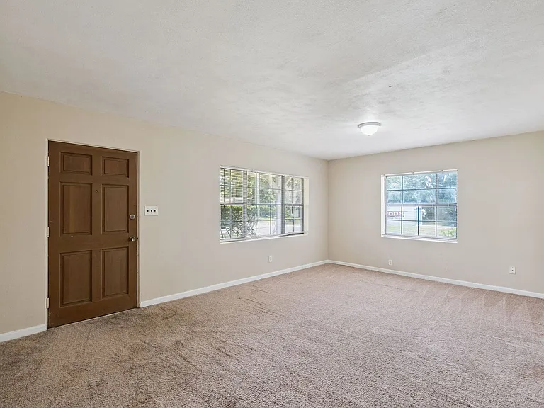 2028 Albert Lee Pkwy — Photo 2