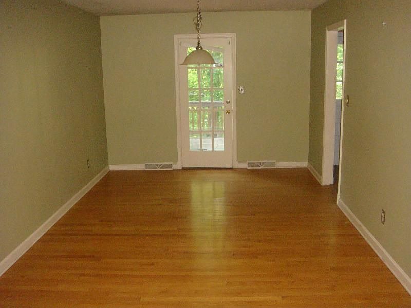 2nd image of 5 Lockhart Cir