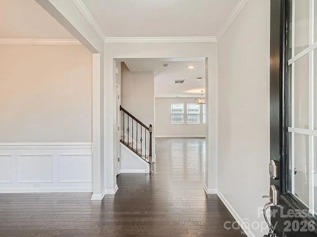 5 bed, 3.0 bath, 2622 sqft, $3,395 — Photo 4