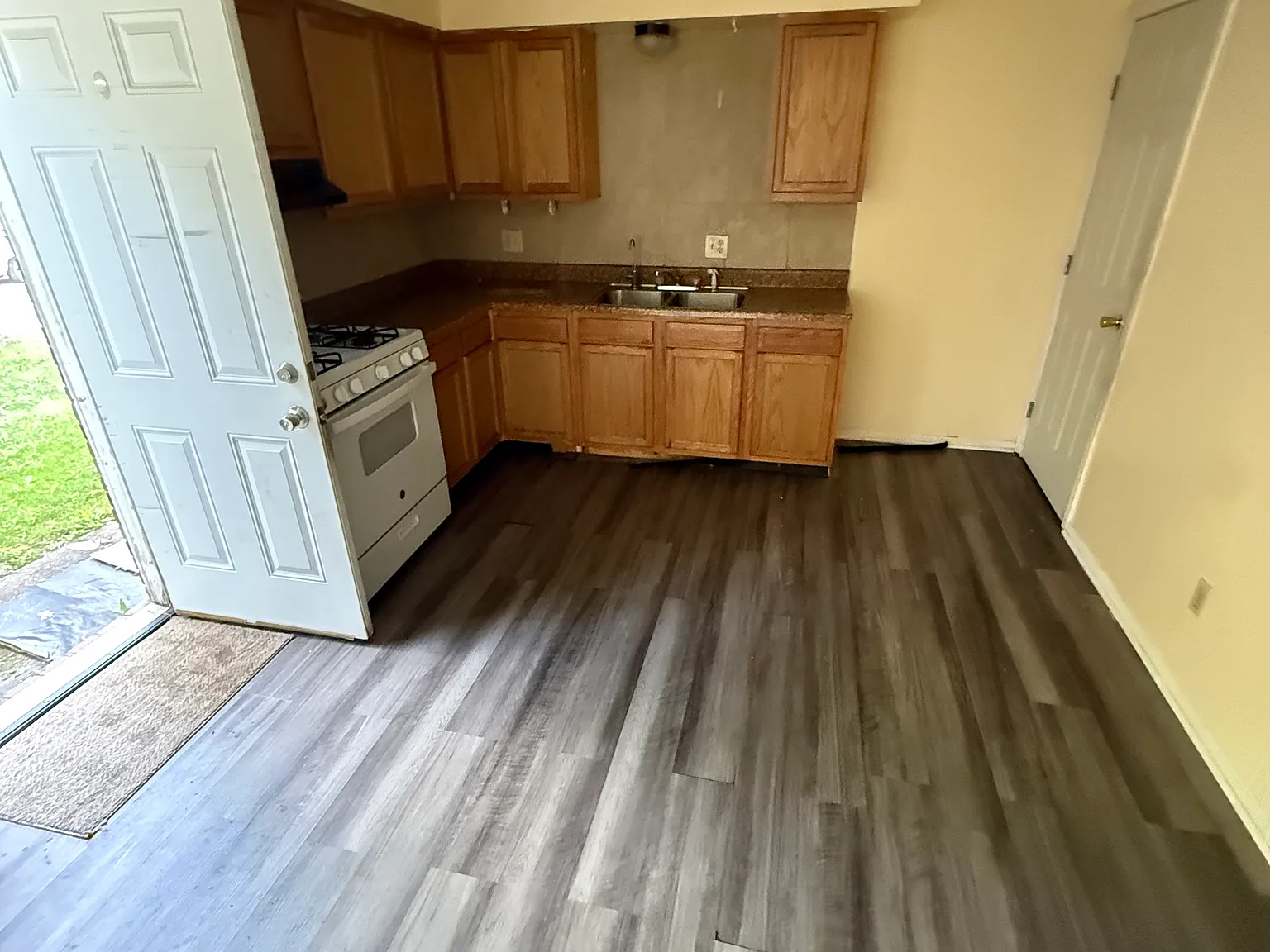 2 bed, $995 — Photo 2