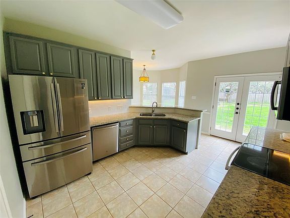 5th image of 214 Barrington Dr