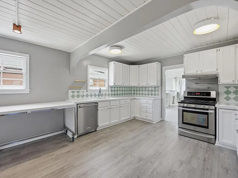 744 Flower Ave — Photo 10