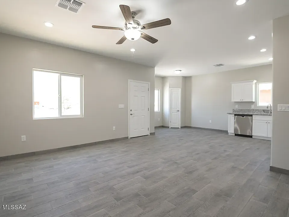 1224 N 13th Ave — Photo 4