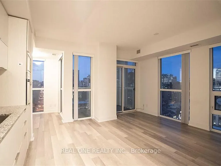 318 Richmond St W #1203 — Photo 3