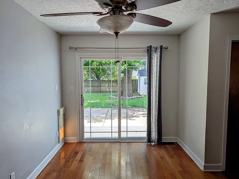 5800 Floyd St — Photo 7