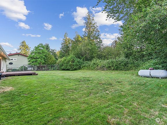 4th image of 417 Taylor Place NE