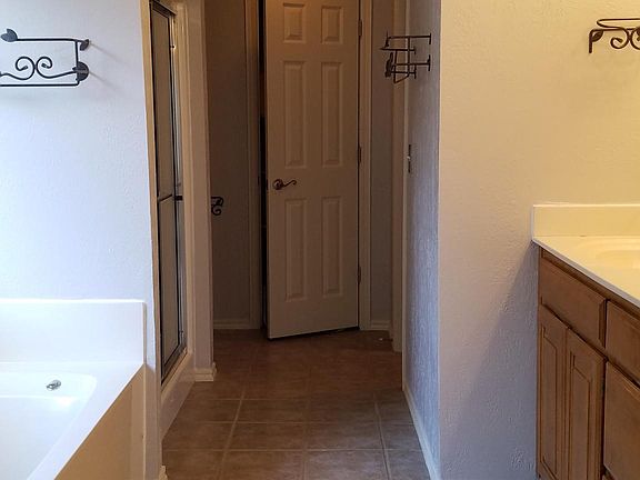 Large master bath. Walk in Closet and jetted tub.