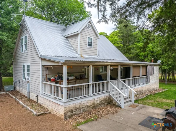 1055 Beech Crest Dr, New Ulm, TX 78950